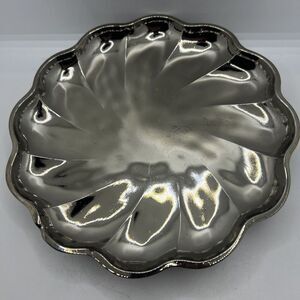Vintage Silvalyte on‎ Glass, Scalloped Dish with Beaded Bottom Design